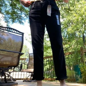 New with tags black Levi mom jeans ✨🤩